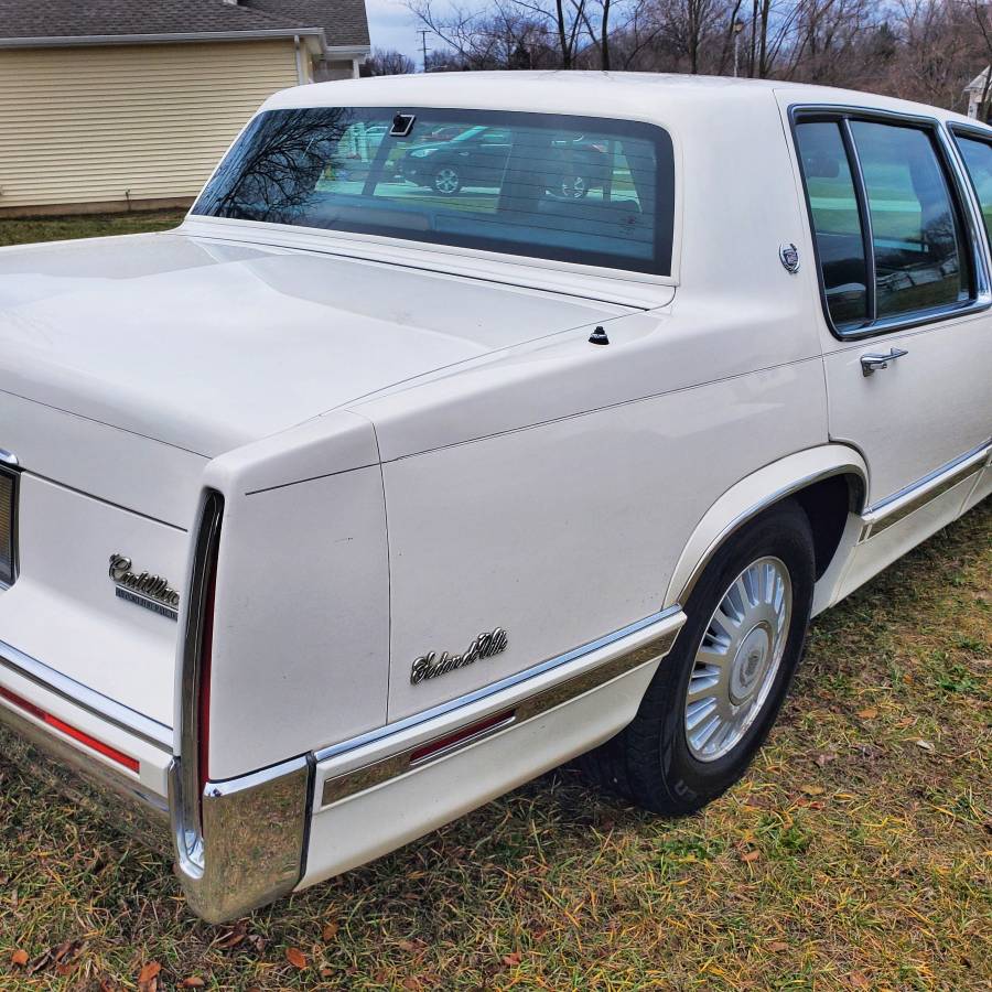 Cadillac-Deville-1991-white-180246-2