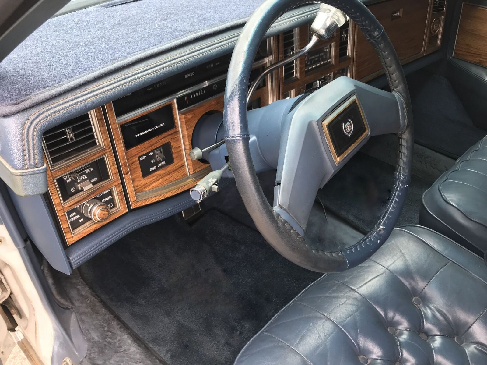 Cadillac-Eldorado-1985-White-Blue-92087-13