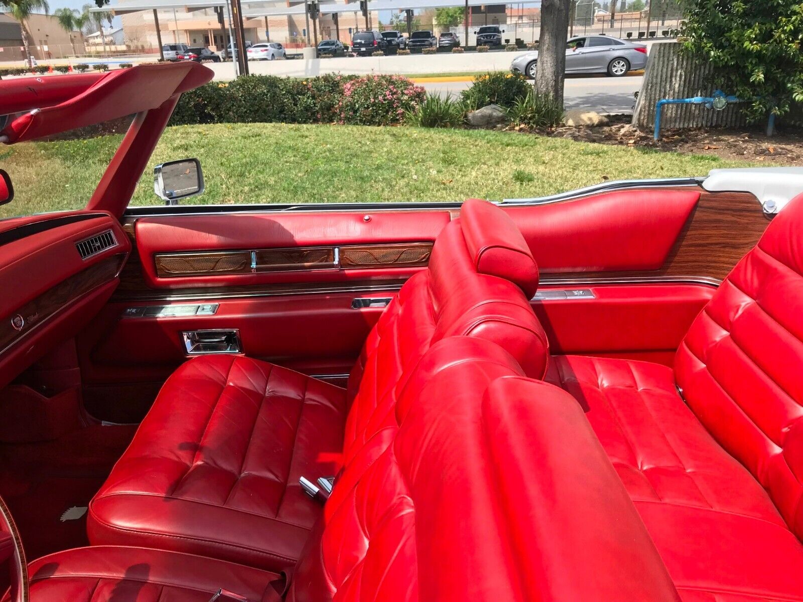 Cadillac-Eldorado-Cabriolet-1976-White-Red-15611-7