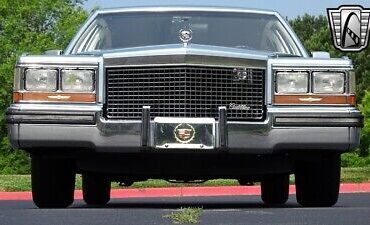 Cadillac-Fleetwood-1986-Blue-White-131527-2