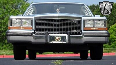 Cadillac-Fleetwood-1986-Blue-White-131527-2