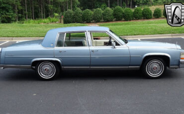 Cadillac-Fleetwood-1986-Blue-White-131527-5