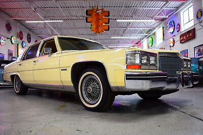 Cadillac-Fleetwood-Berline-1983-2