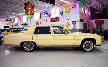 Cadillac-Fleetwood-Berline-1983-3