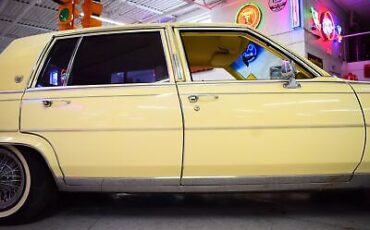 Cadillac-Fleetwood-Berline-1983-8