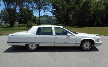 Cadillac-Fleetwood-Berline-1993-White-Blue-127911-1