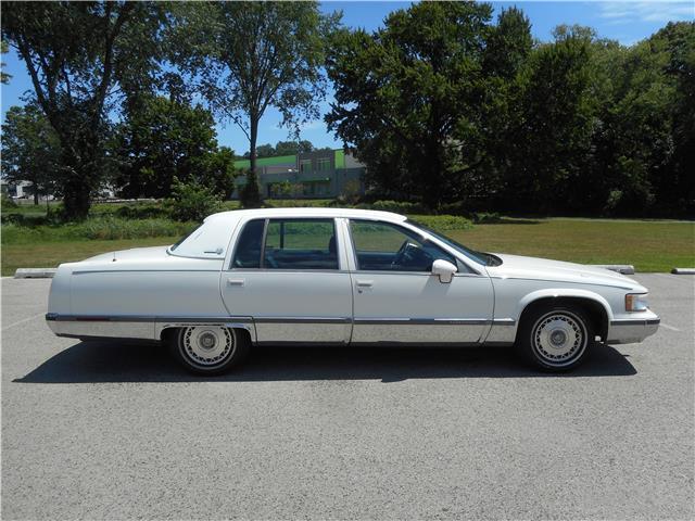 Cadillac-Fleetwood-Berline-1993-White-Blue-127911-1