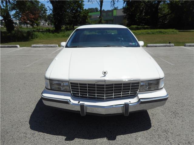 Cadillac-Fleetwood-Berline-1993-White-Blue-127911-10