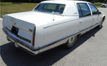 Cadillac-Fleetwood-Berline-1993-White-Blue-127911-2