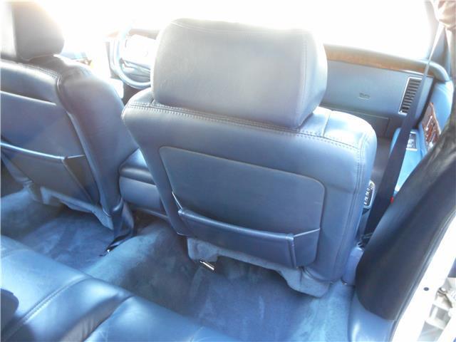 Cadillac-Fleetwood-Berline-1993-White-Blue-127911-21