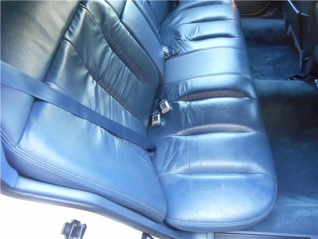 Cadillac-Fleetwood-Berline-1993-White-Blue-127911-22