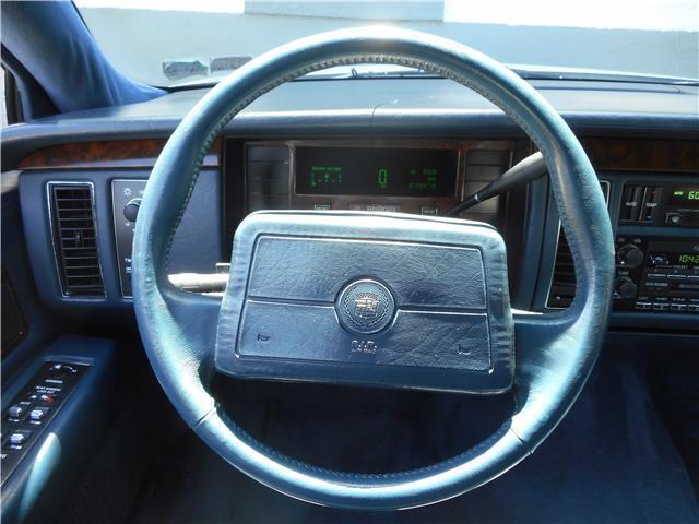 Cadillac-Fleetwood-Berline-1993-White-Blue-127911-28