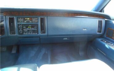 Cadillac-Fleetwood-Berline-1993-White-Blue-127911-34