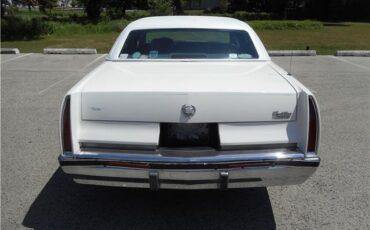 Cadillac-Fleetwood-Berline-1993-White-Blue-127911-4