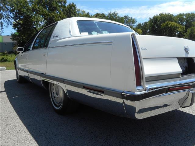 Cadillac-Fleetwood-Berline-1993-White-Blue-127911-5