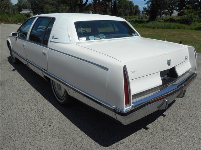 Cadillac-Fleetwood-Berline-1993-White-Blue-127911-6