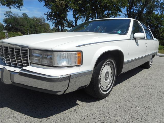 Cadillac-Fleetwood-Berline-1993-White-Blue-127911-9