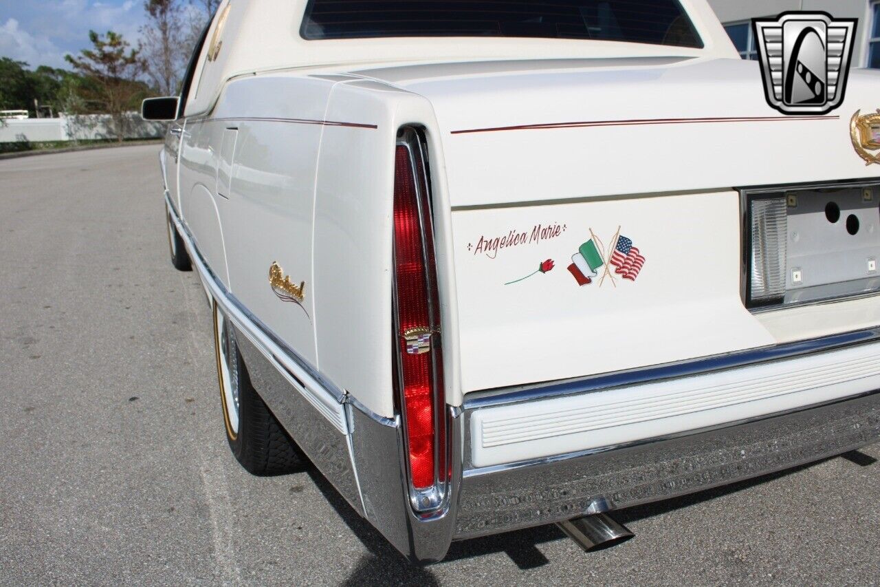 Cadillac-Fleetwood-Coupe-1990-White-Burgundy-114323-8