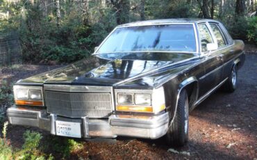 Cadillac-Fleetwood-brougham-1986-black-104607-1