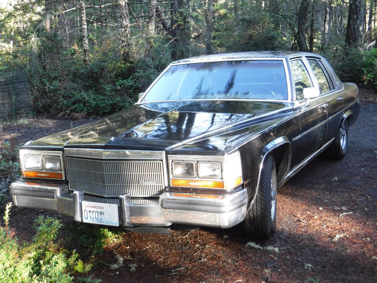 Cadillac-Fleetwood-brougham-1986-black-104607-1