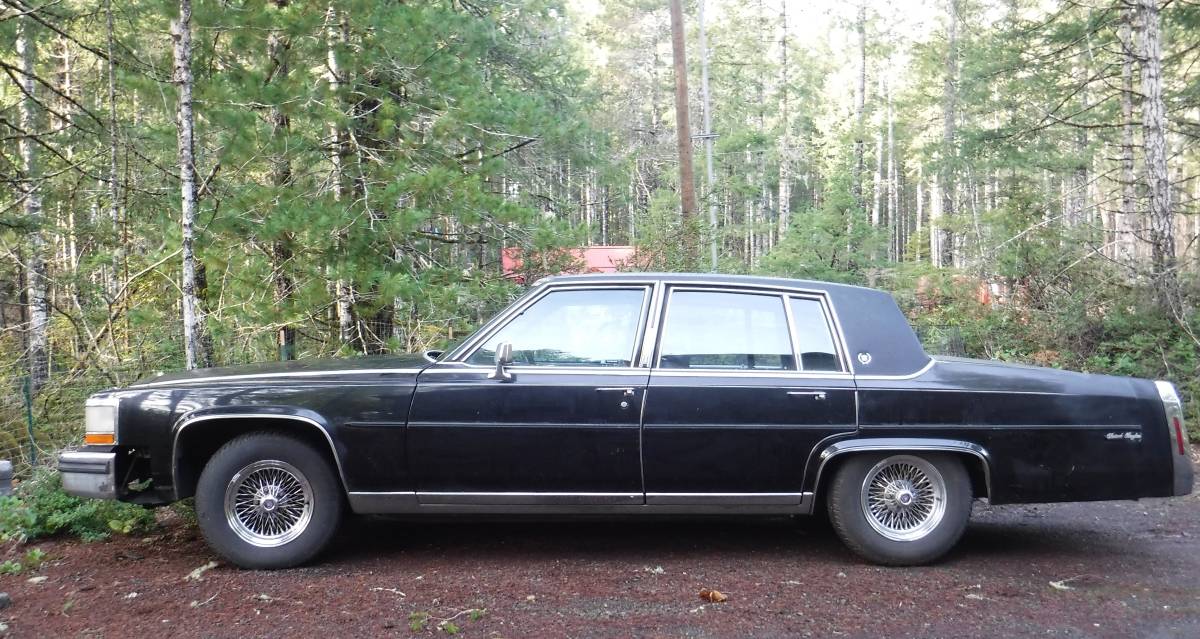 Cadillac-Fleetwood-brougham-1986-black-104607-13