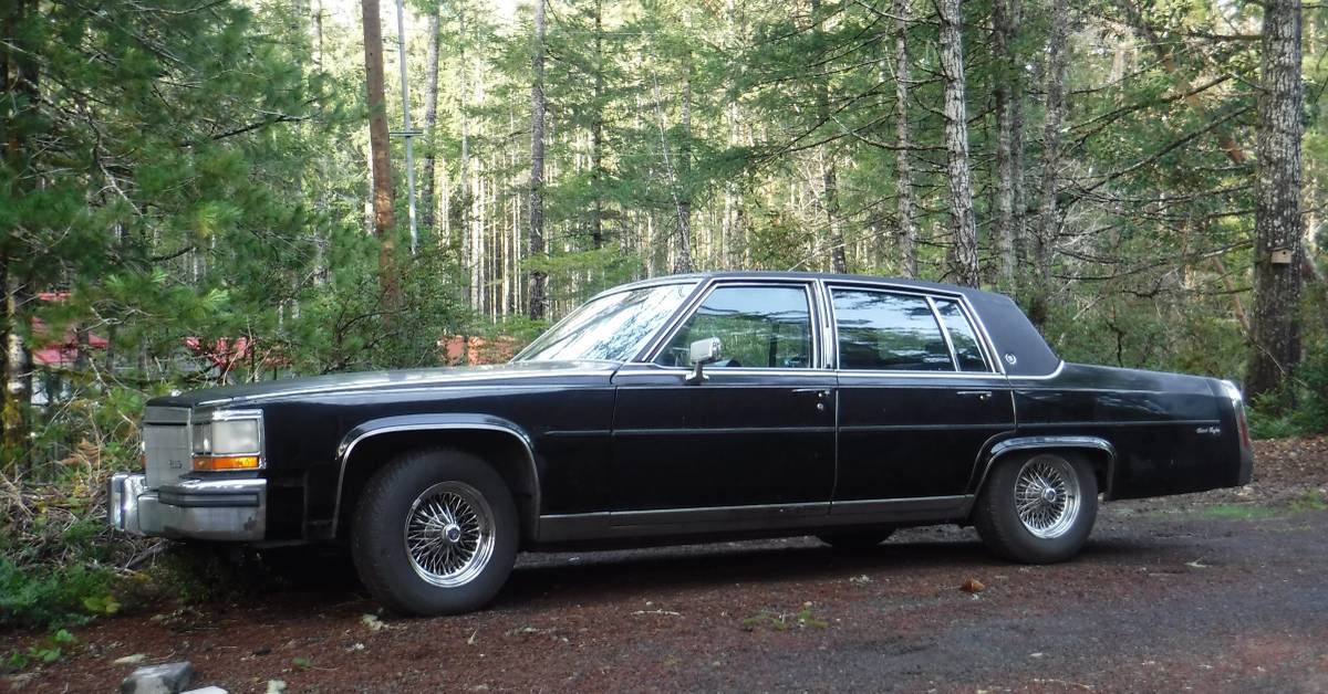 Cadillac-Fleetwood-brougham-1986-black-104607-15