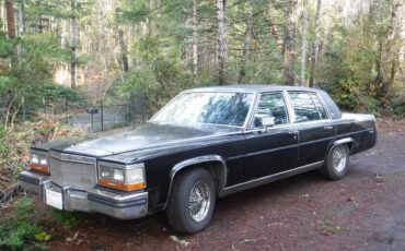 Cadillac-Fleetwood-brougham-1986-black-104607-17