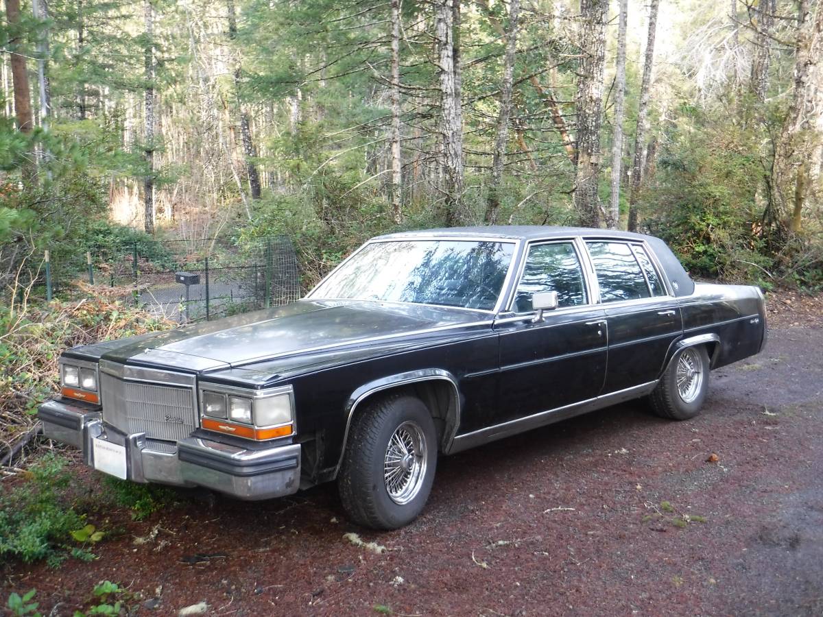 Cadillac-Fleetwood-brougham-1986-black-104607-17