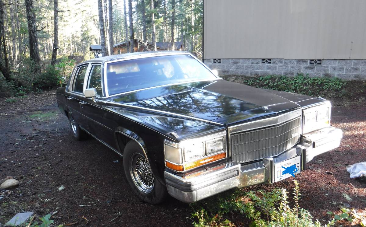 Cadillac-Fleetwood-brougham-1986-black-104607-2