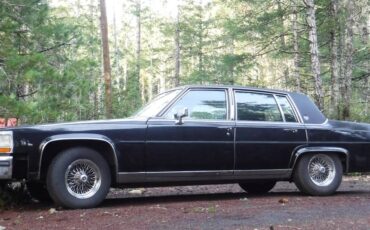 Cadillac-Fleetwood-brougham-1986-black-104607-23