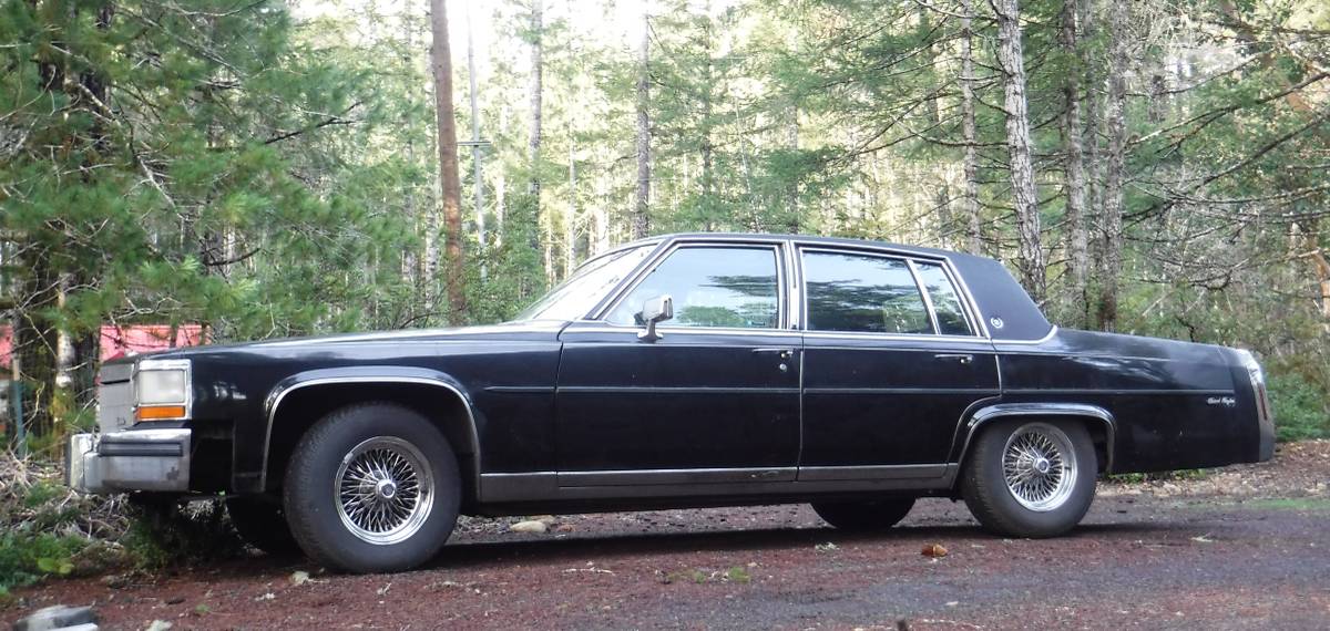 Cadillac-Fleetwood-brougham-1986-black-104607-23