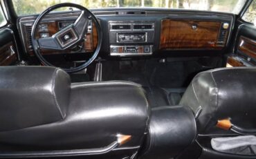 Cadillac-Fleetwood-brougham-1986-black-104607-4