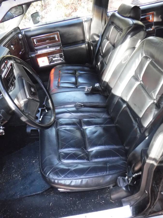 Cadillac-Fleetwood-brougham-1986-black-104607-8