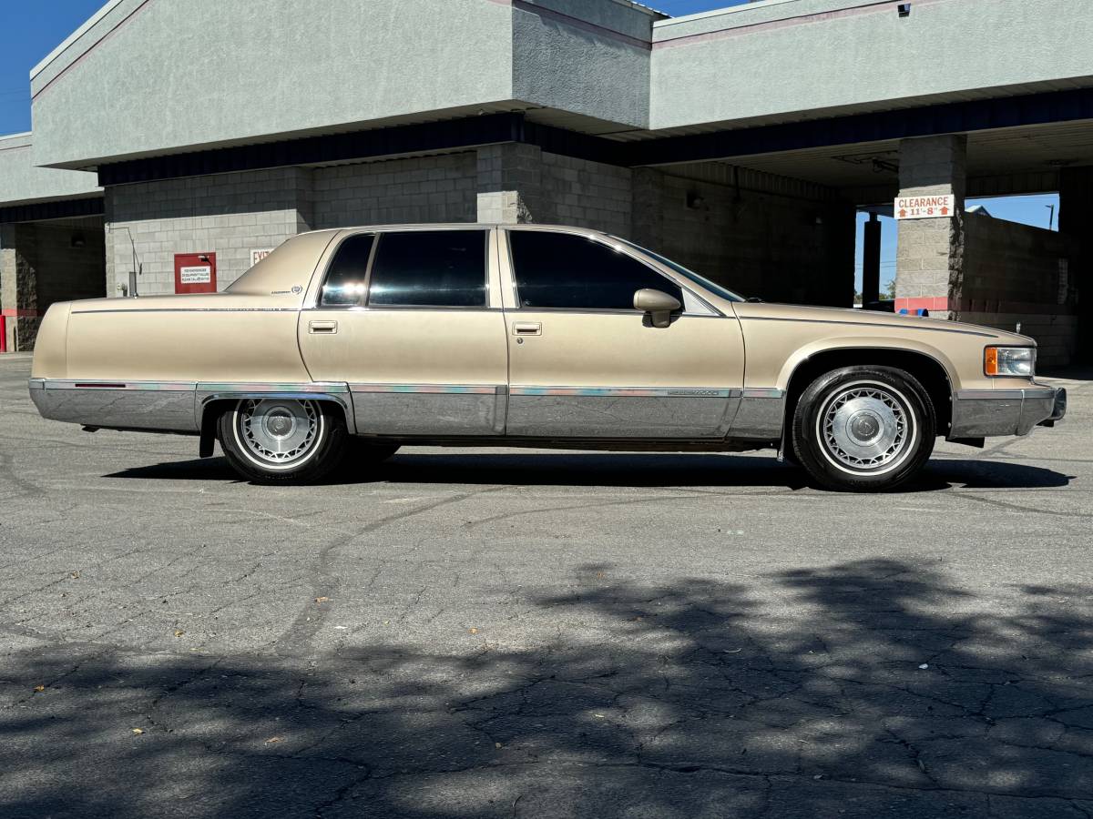 Cadillac-Fleetwood-brougham-1994-2