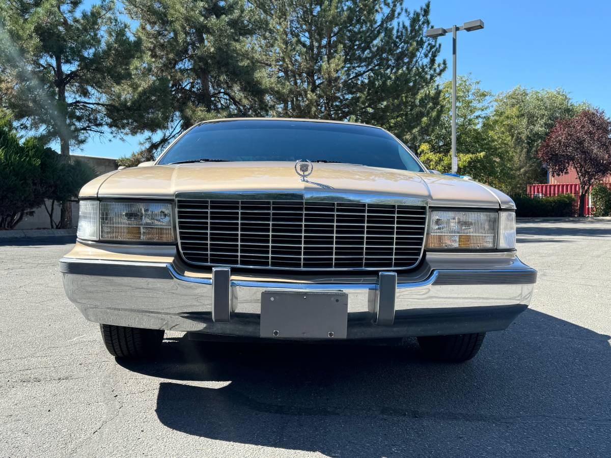 Cadillac-Fleetwood-brougham-1994-8