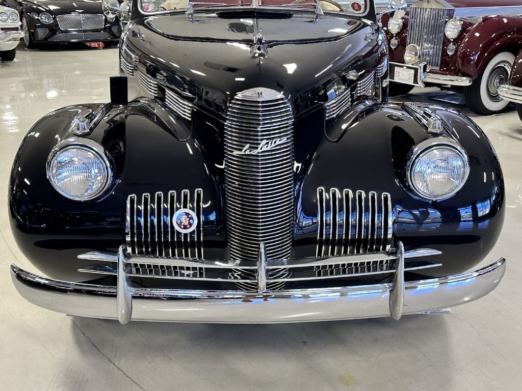 Cadillac-LaSalle-Model-52-Convertible-Sedan-1940-32