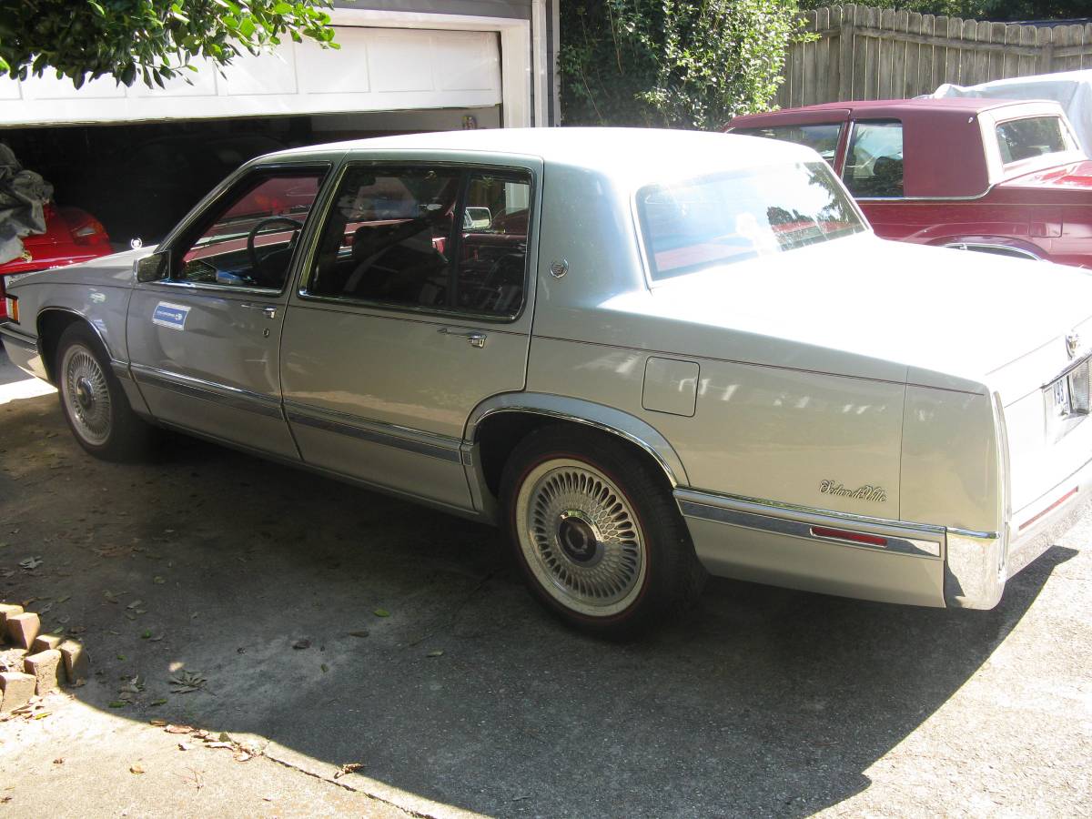 Cadillac-Sedan-deville-1993-silver-88071-4