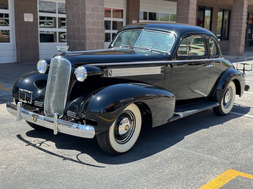 Cadillac-Series-60-opera-coupe-1937-2