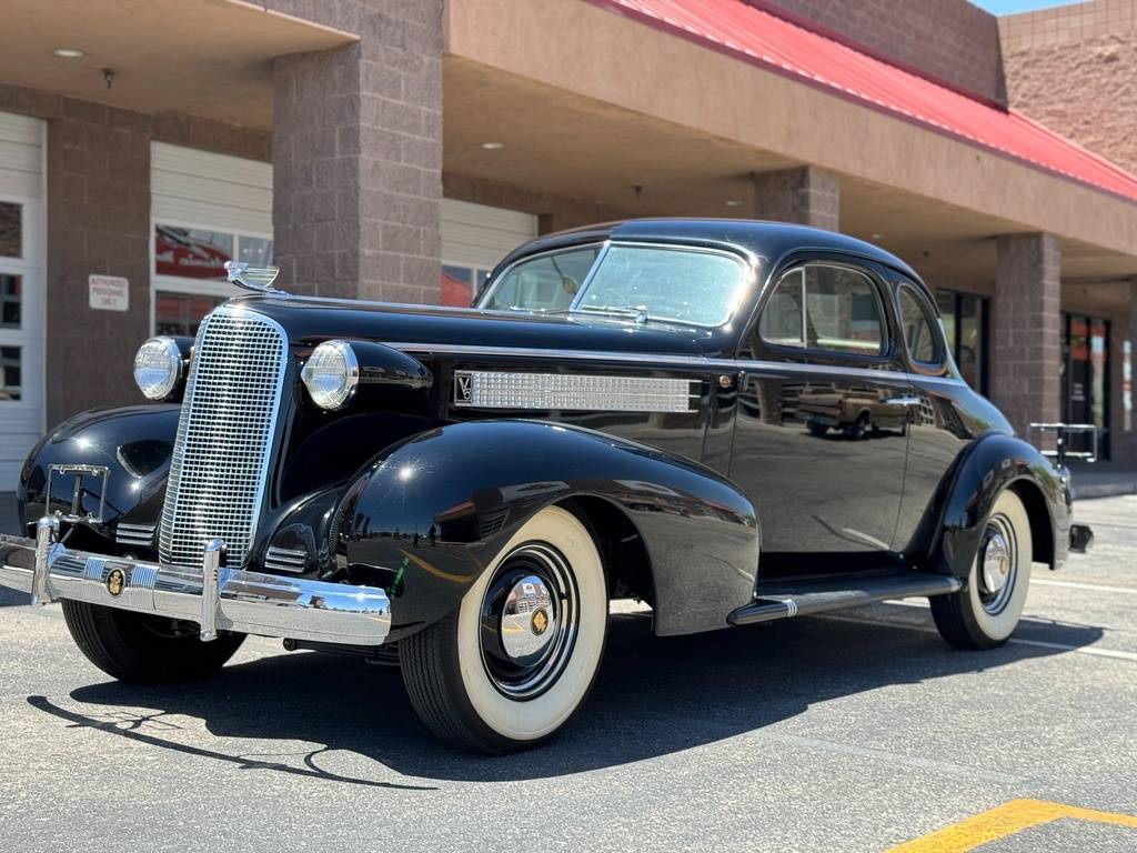 Cadillac-Series-60-opera-coupe-1937