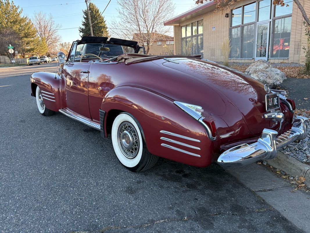 Cadillac-Series-62-1941-16