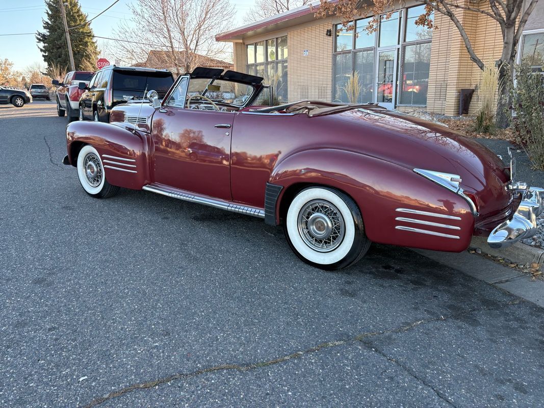 Cadillac-Series-62-1941-17