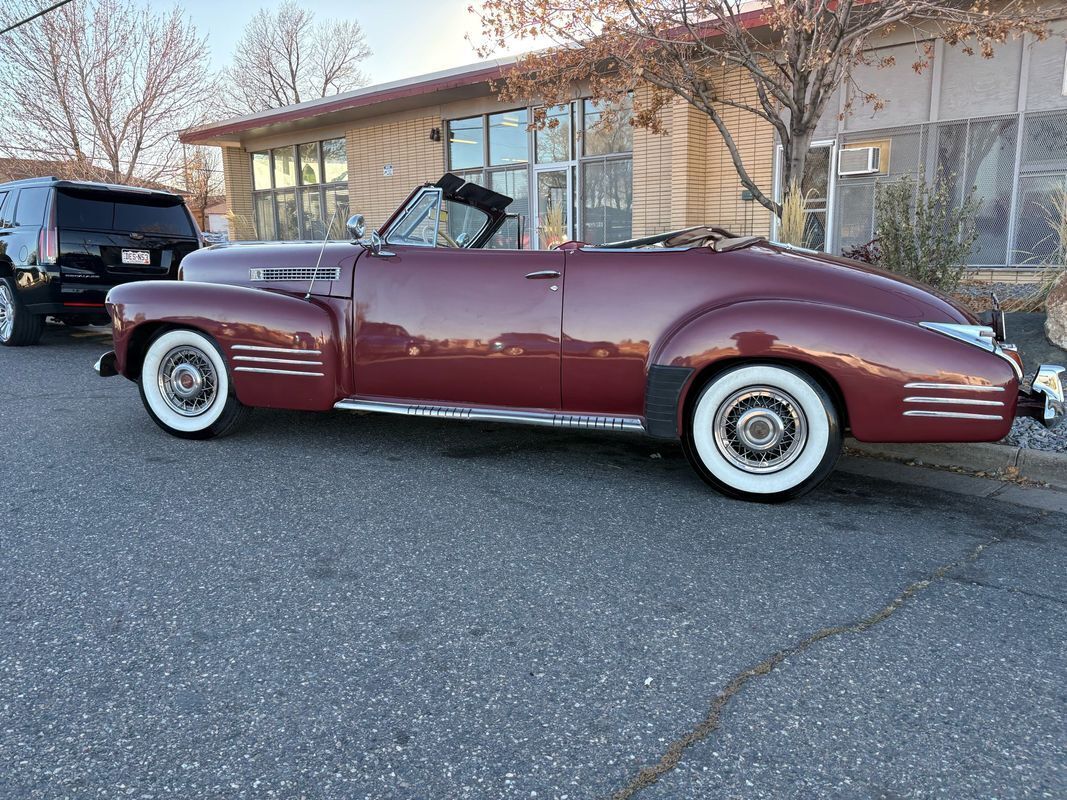 Cadillac-Series-62-1941-19