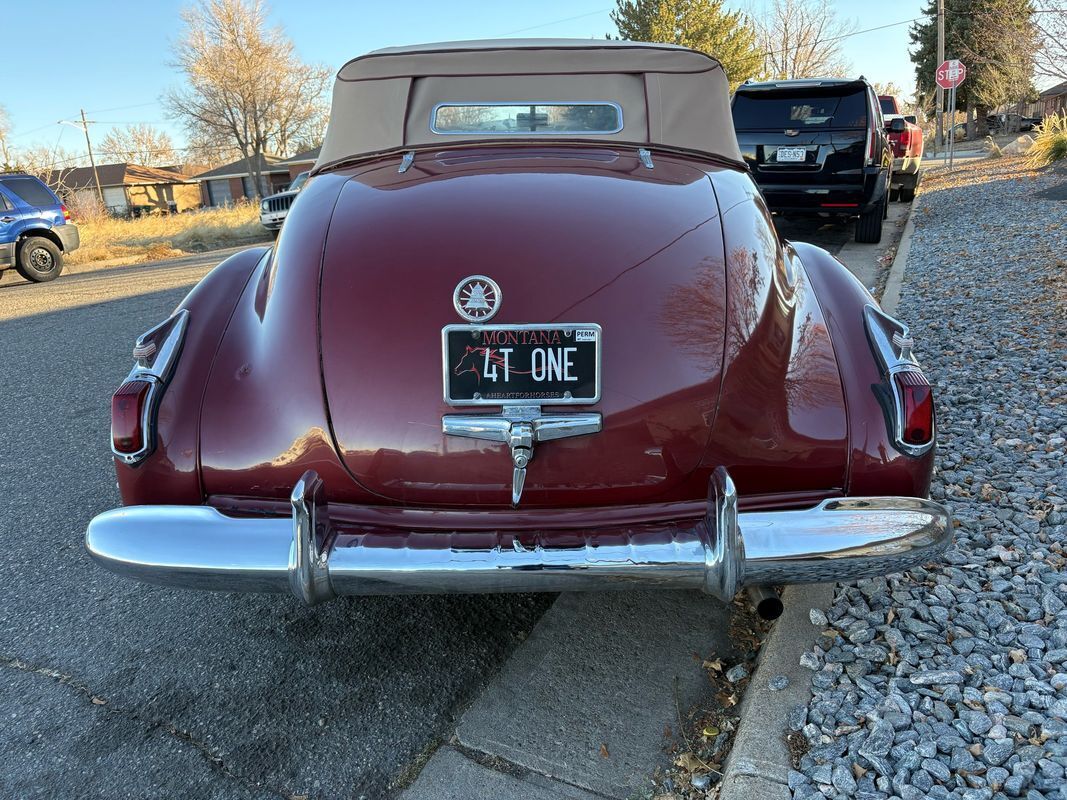 Cadillac-Series-62-1941-38