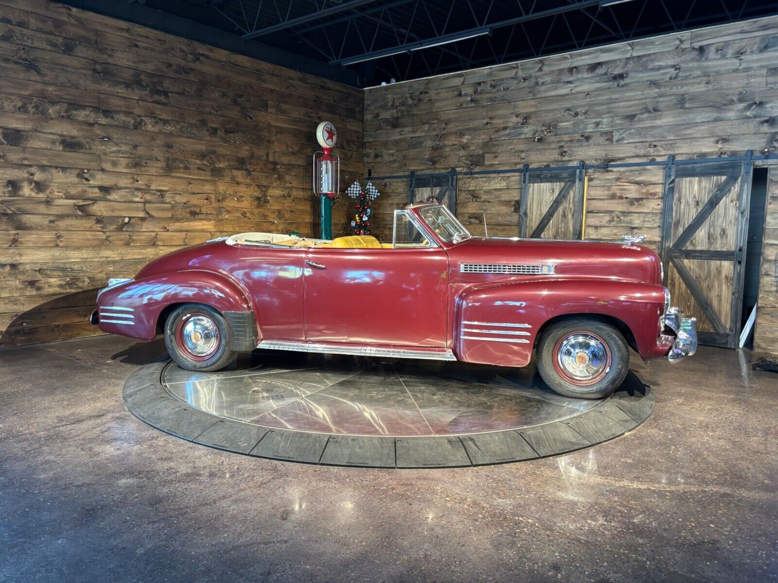 Cadillac-Series-62-Cabriolet-1941-Burgundy-Tan-17881600-14