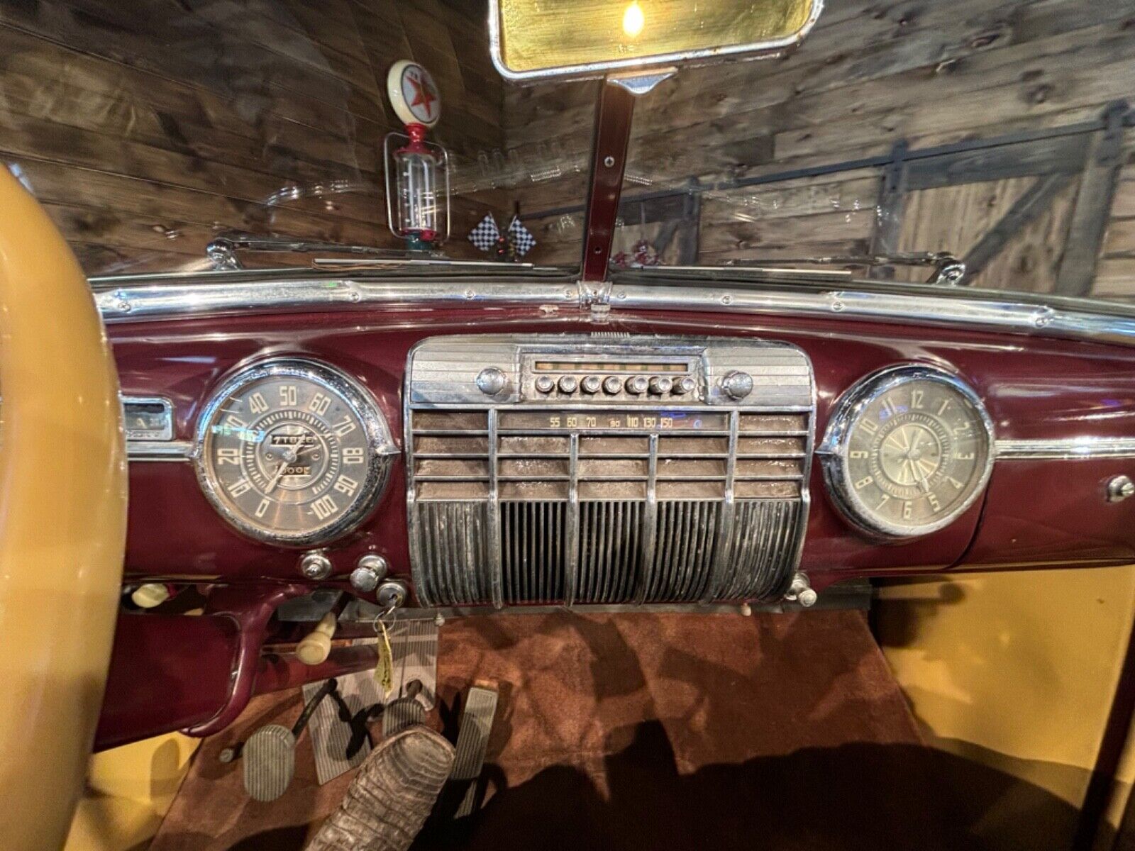 Cadillac-Series-62-Cabriolet-1941-Burgundy-Tan-17881600-25