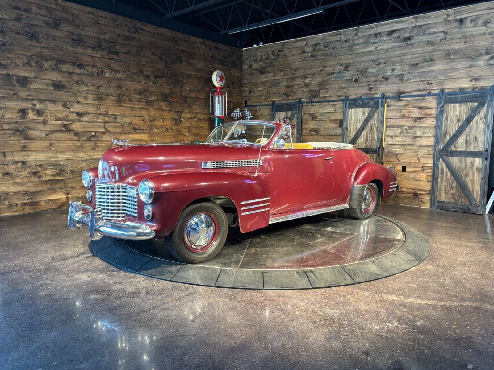 Cadillac-Series-62-Cabriolet-1941-Burgundy-Tan-17881600