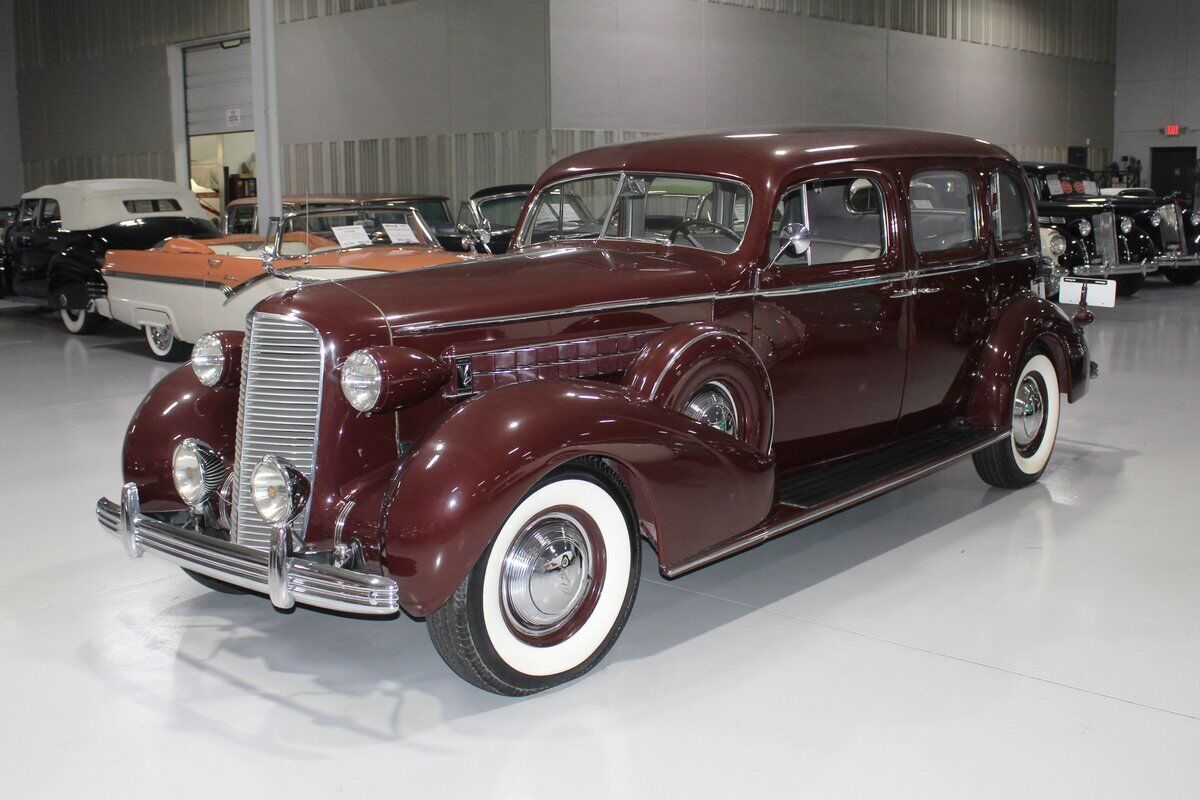 Cadillac-Series-85-V-12-Berline-1936-Royal-Maroon-Gray-97658-12