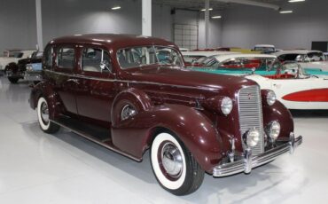 Cadillac-Series-85-V-12-Berline-1936-Royal-Maroon-Gray-97658-14