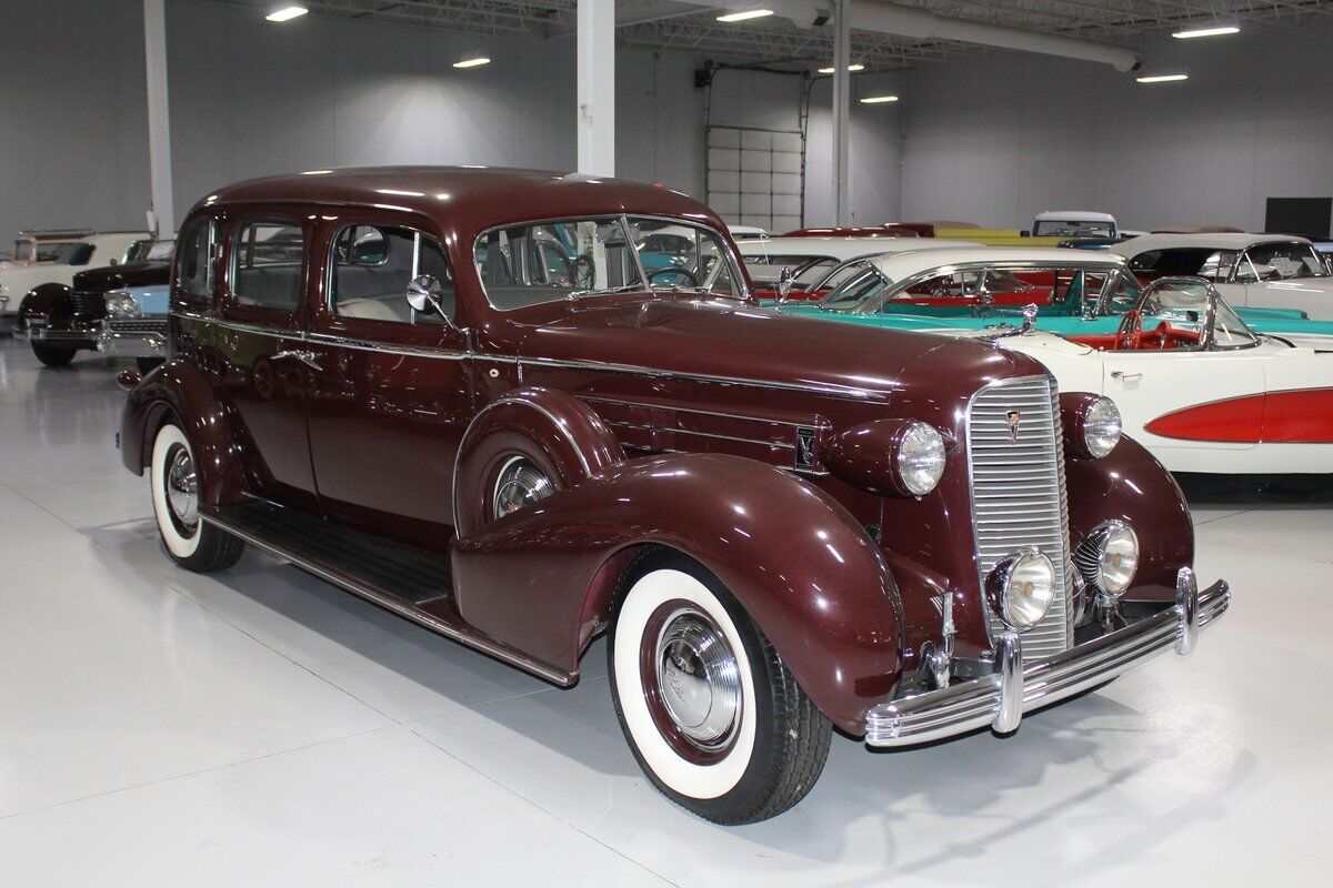 Cadillac-Series-85-V-12-Berline-1936-Royal-Maroon-Gray-97658-14