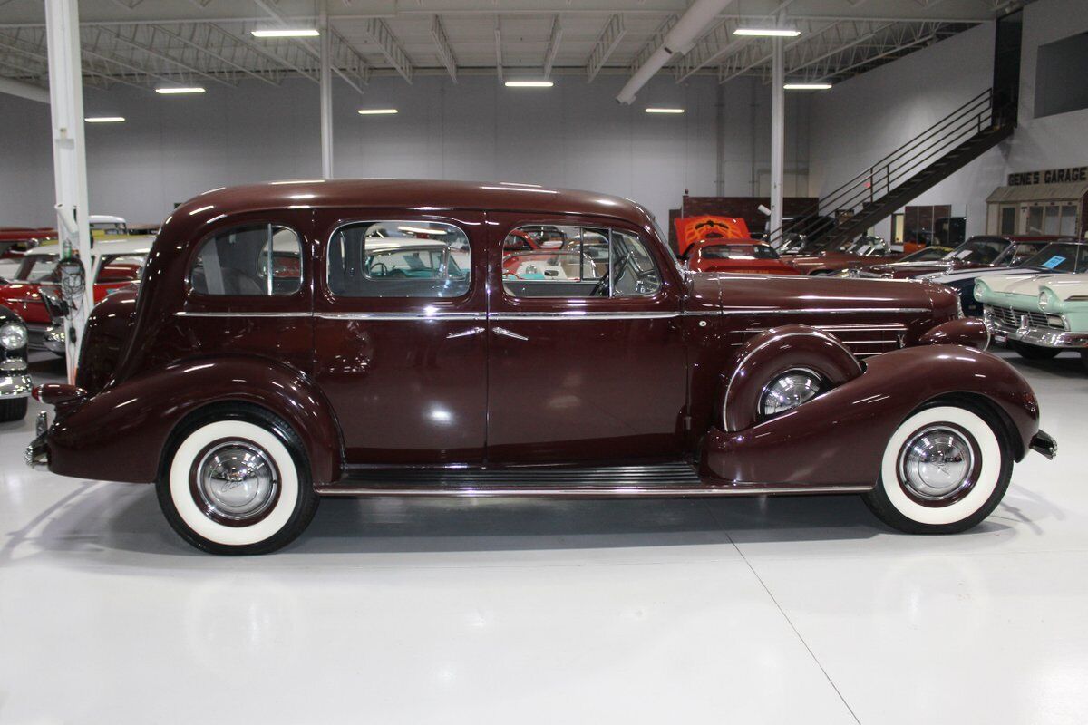 Cadillac-Series-85-V-12-Berline-1936-Royal-Maroon-Gray-97658-15